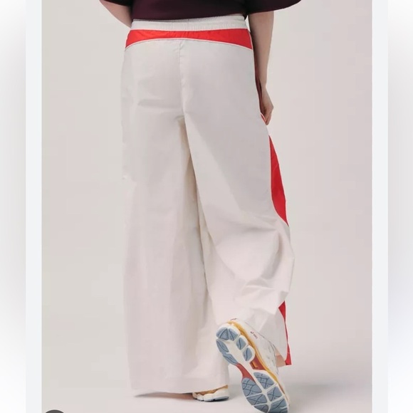 Urban Outfitters UO BDG Adrienne Baggy Nylon Track Pant NWOT Size Small - Picture 4 of 5